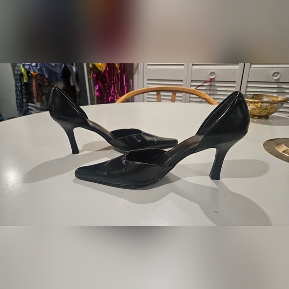 MARIPE Leather D'Orsay Pointed Toe pump In Black. Size 7 - Picture 6 of 13